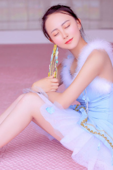 漂亮的女邻居3下载